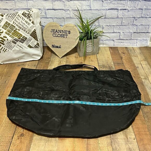 Rare EUC Lululemon XL Yogi Yoga Tote III Discover Manifesto Embossed Black - Picture 4 of 13